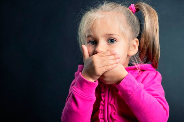 Поганий запах з рота: можливі причини та лікування хвороби