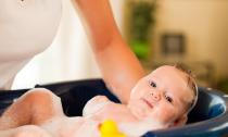 Intim higiénia újszülöttek számára: fiúk és lányok gondozása