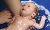 Čistoća od rođenja - higijena novorođenčeta dječaka ili djevojčice